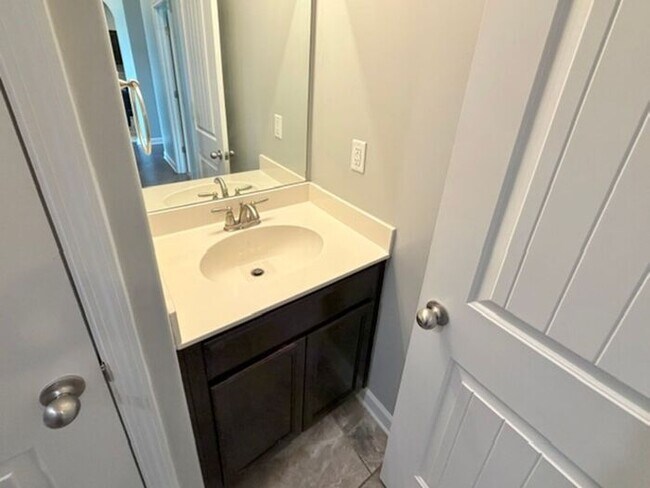 Building Photo - Now Leasing a 5-Bedroom 3 Bath Home In Olive Branch; Zoned for Desoto Central.