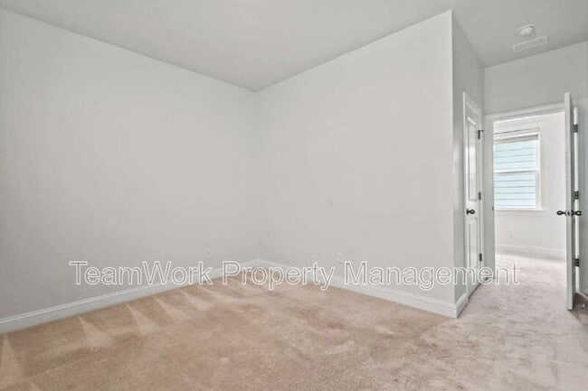 Building Photo - 165 Rowans Creek Dr