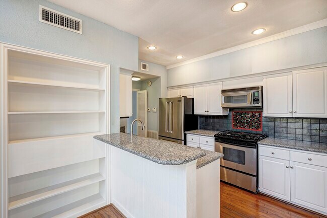 Building Photo - 5816 Lynbrook Dr