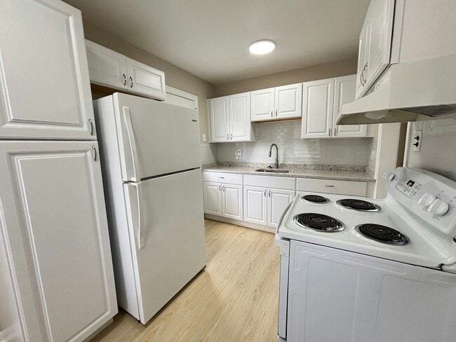 Building Photo - 23756 Brittany Ave