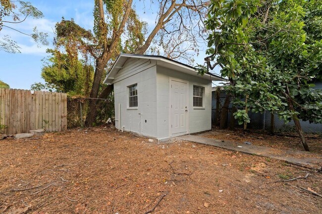 Building Photo - 2825 N Taliaferro Ave