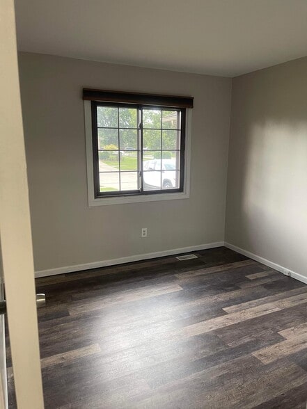 Building Photo - 43905 Rivergate Dr