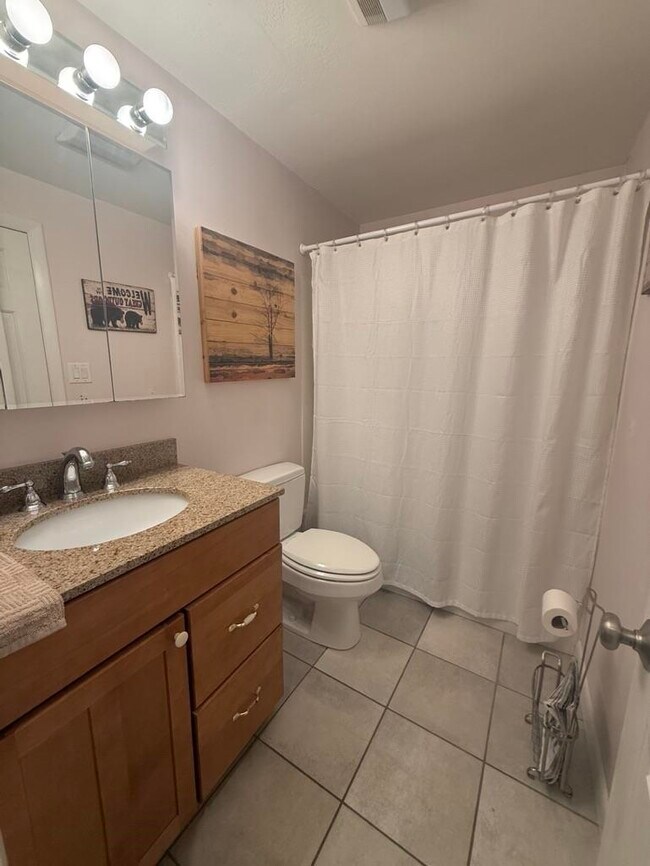 Building Photo - 6 Windsor Hill Way