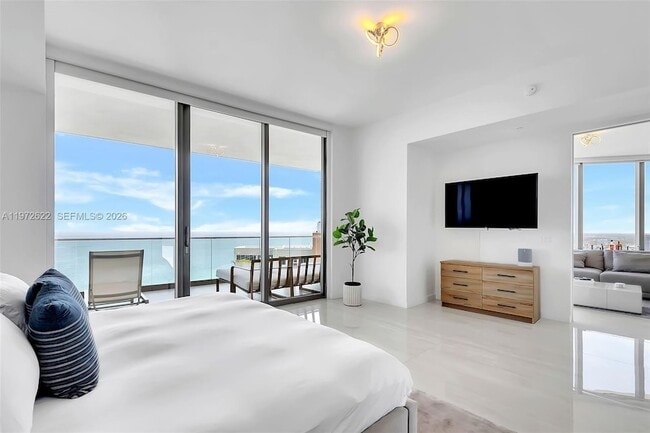 Building Photo - 18975 Collins Ave