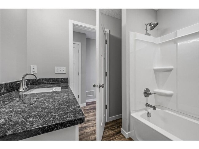 Building Photo - Rare 3 bed 4 bath no upgrade left out! 2 full kitchens, great views, dont miss out!