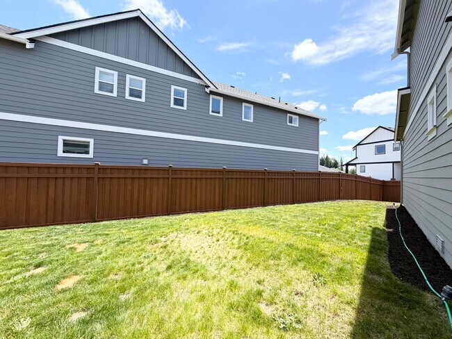 Building Photo - Stunning 2024 Bonney Lake/Tehaleh Home