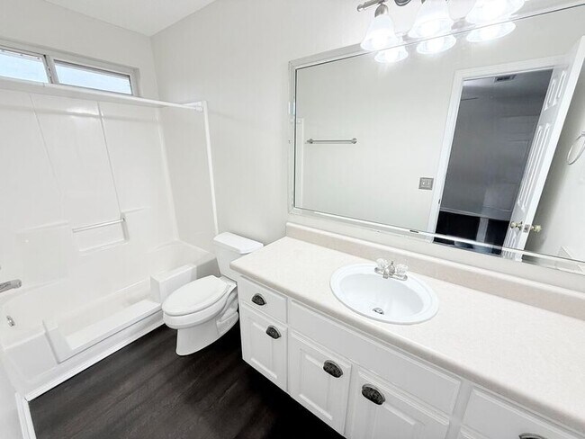 Building Photo - 5102 Brookside Dr