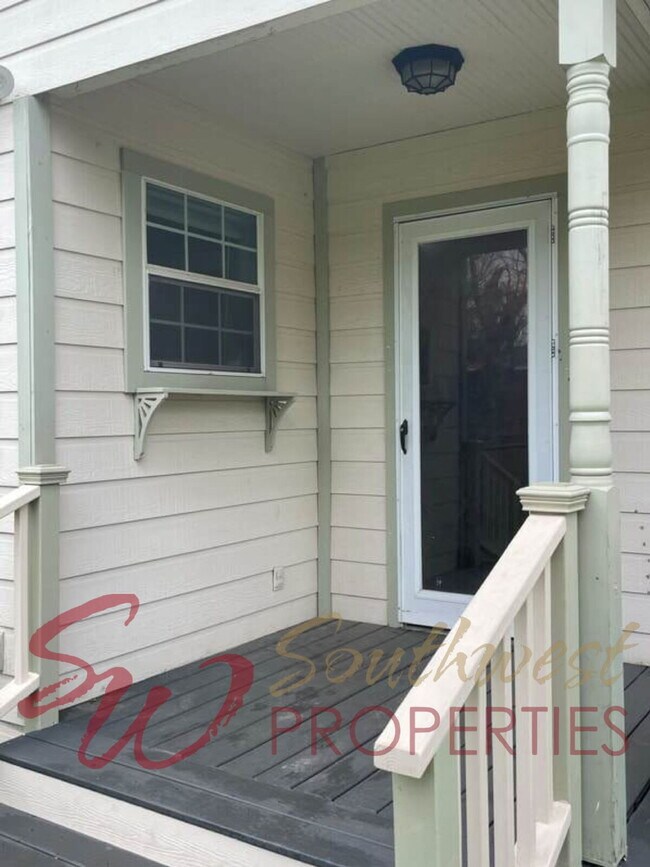 Building Photo - Excellent space with large bedrooms