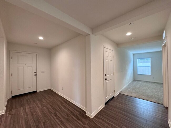Building Photo - Newly built 4 bedroom Winchester home for ...