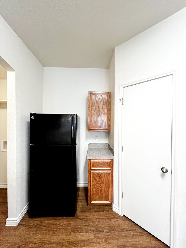 Building Photo - 1515 Justin Lp