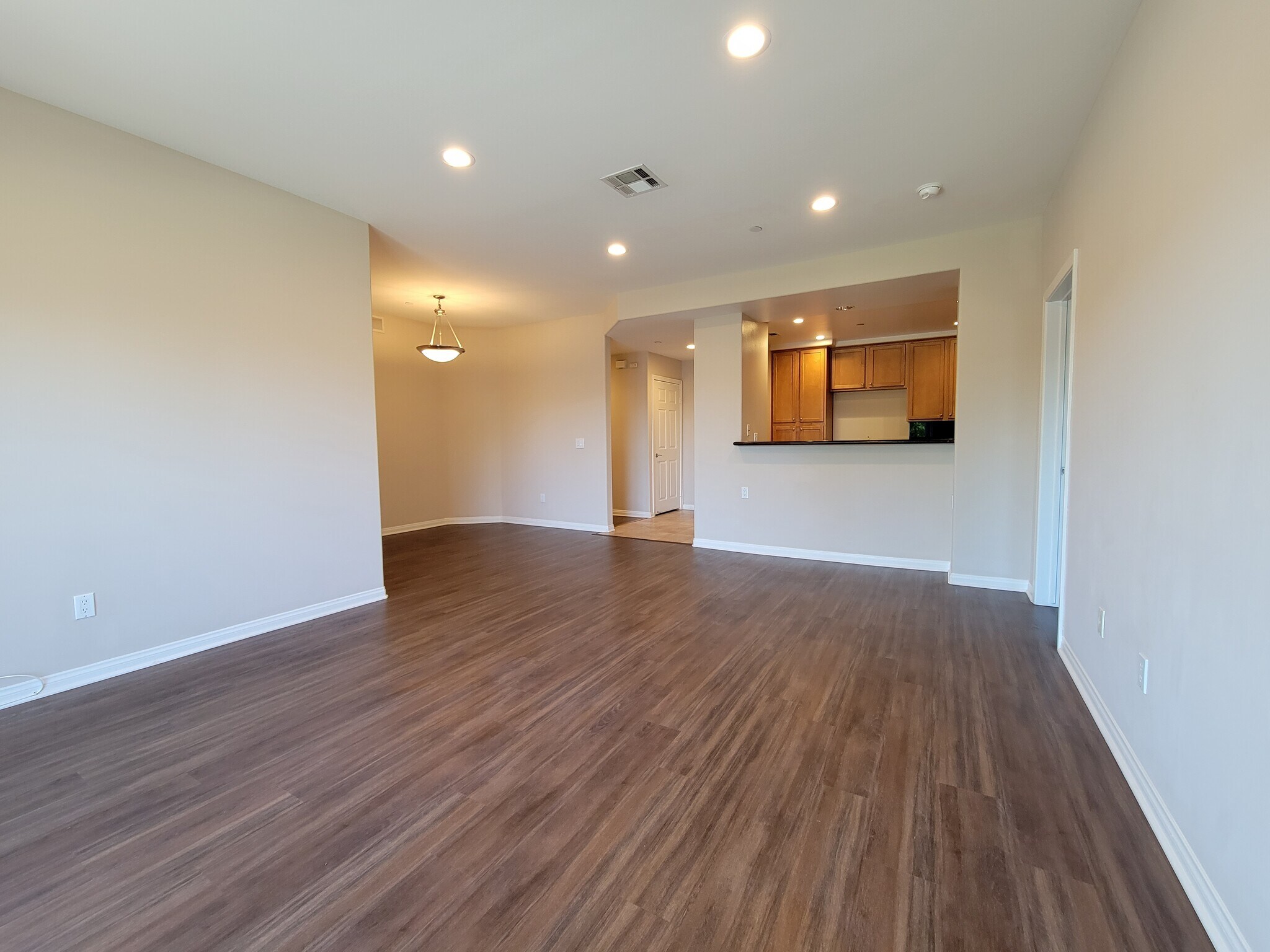 Building Photo - 9610 Zelzah Ave