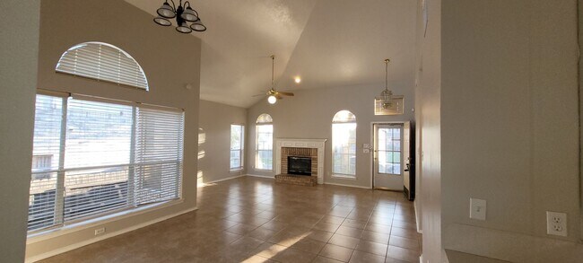 Building Photo - Beautiful Home in Woodlake Park!