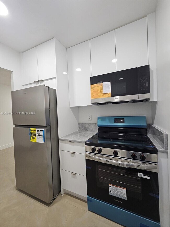 Building Photo - 700 NE 46th Ct