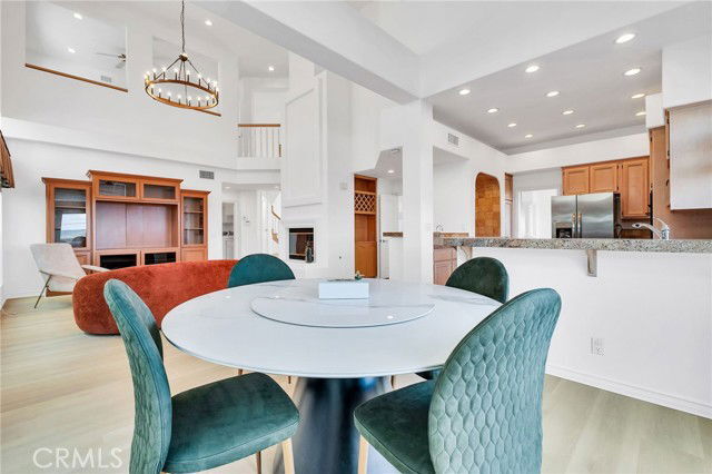 Building Photo - 21881 Via Del Lago