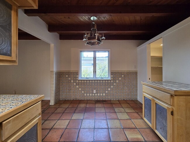Building Photo - 295 Lomita St