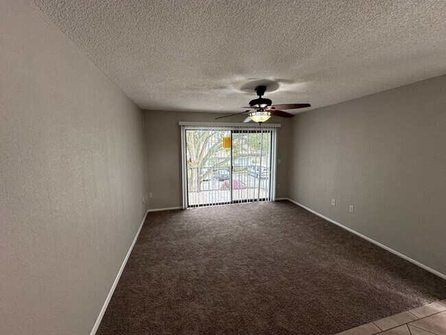 Building Photo - COZY 2 Bedroom/1.5 Bathroom 2nd Floor Condo!!