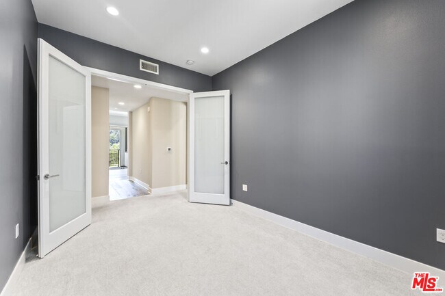 Building Photo - 12705 Bluff Creek Dr