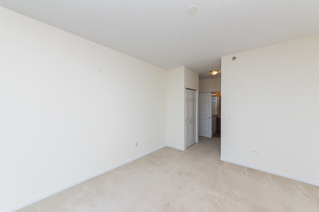 Building Photo - 1134 W Granville unit 803