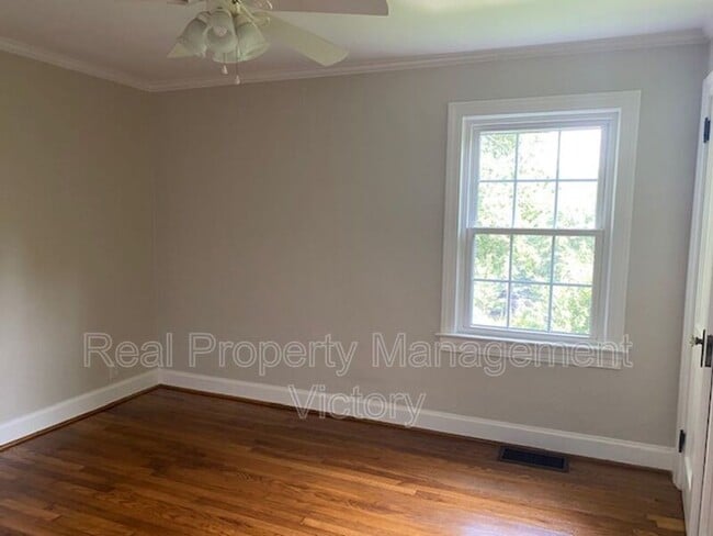 Building Photo - 101 Crest Dr