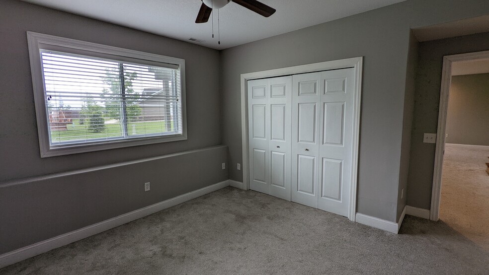 Building Photo - 306 Southwest Carriage Drive