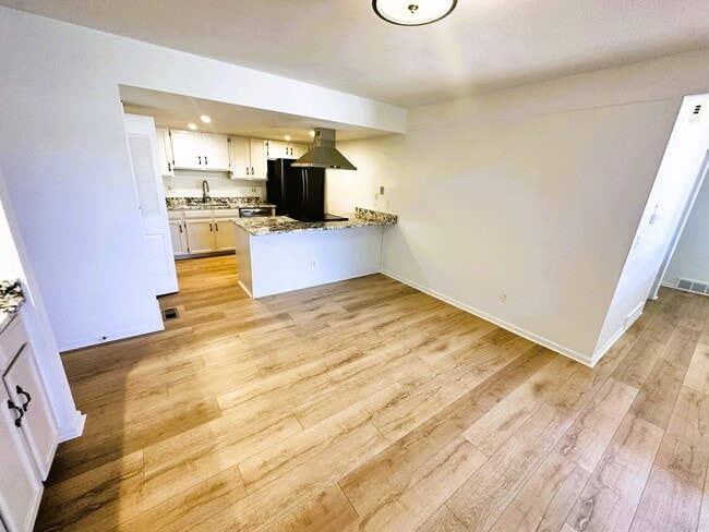 Building Photo - Completely Remodeled 4 Bed Home With Finis...
