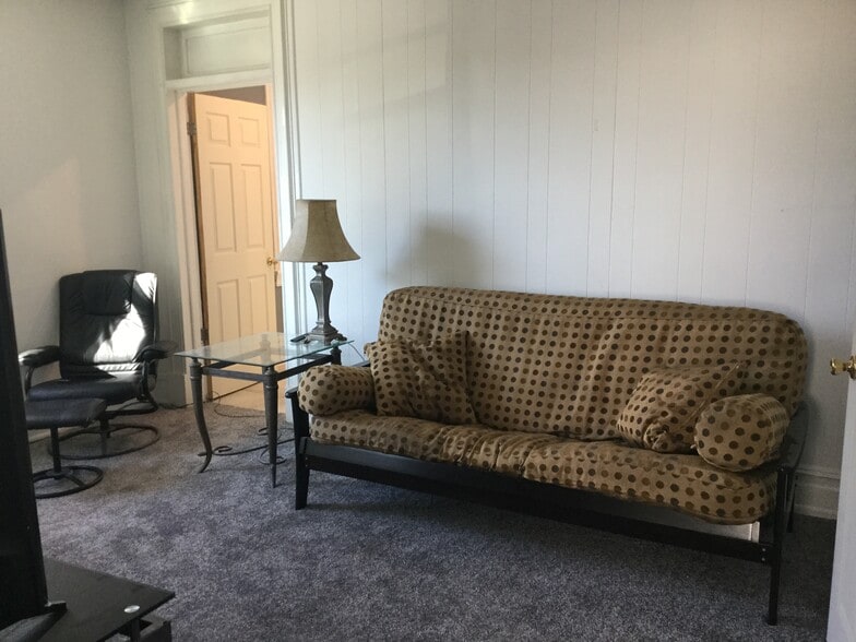 Building Photo - 400 E 19th St