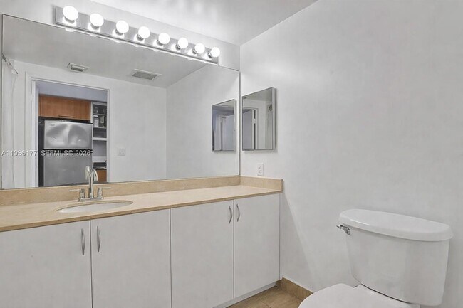 Building Photo - 1750 N Bayshore Dr