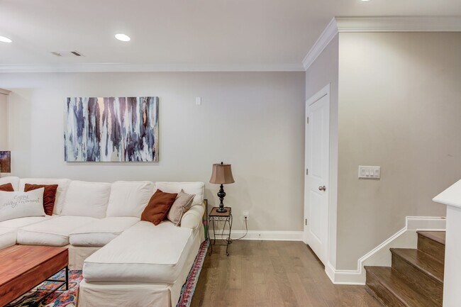 Building Photo - 1450 Edgebrook Ct NE