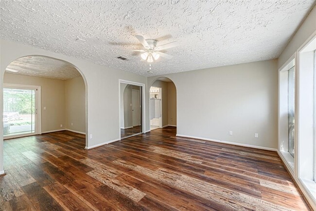 Building Photo - 102 Butlers Ct