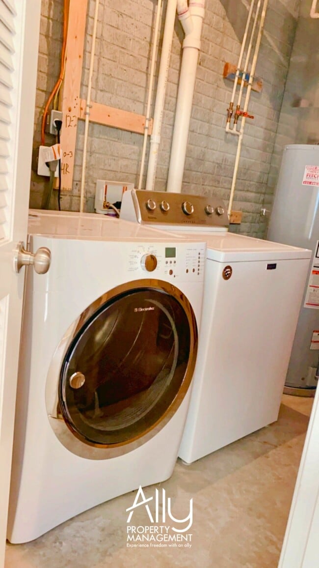 Building Photo - 908 Rainier Rd