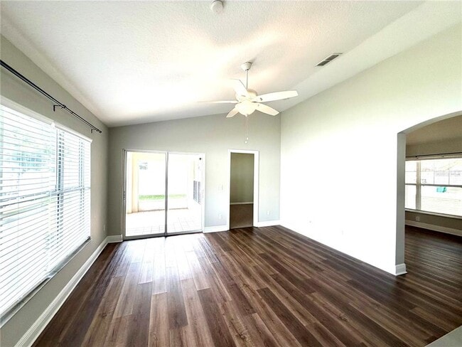 Building Photo - 227 Traditions Dr