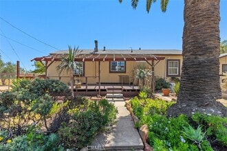 Building Photo - 1716 Cedar St