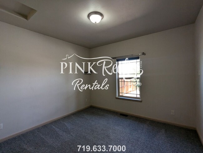 Building Photo - 1325 N Challenger Pl