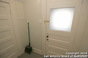 Building Photo - 131 E Ridgewood Ct