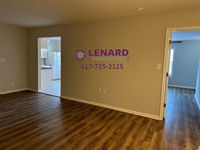 Building Photo - Spacious Home Ready For Move In!