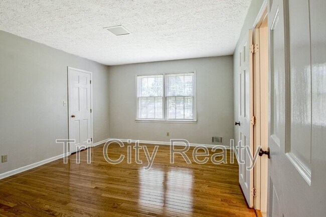 Building Photo - 630 Hawthorne Pl