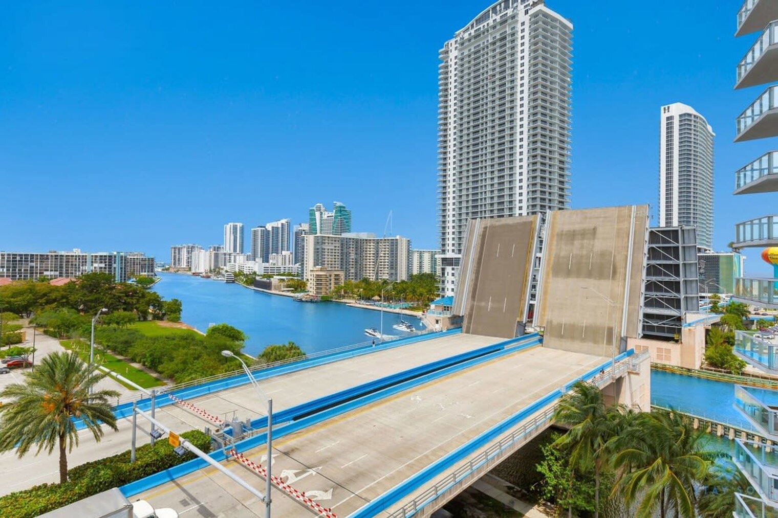 Building Photo - 2602 E Hallandale Beach Blvd