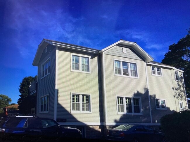 Building Photo - 328 W Washington Ave