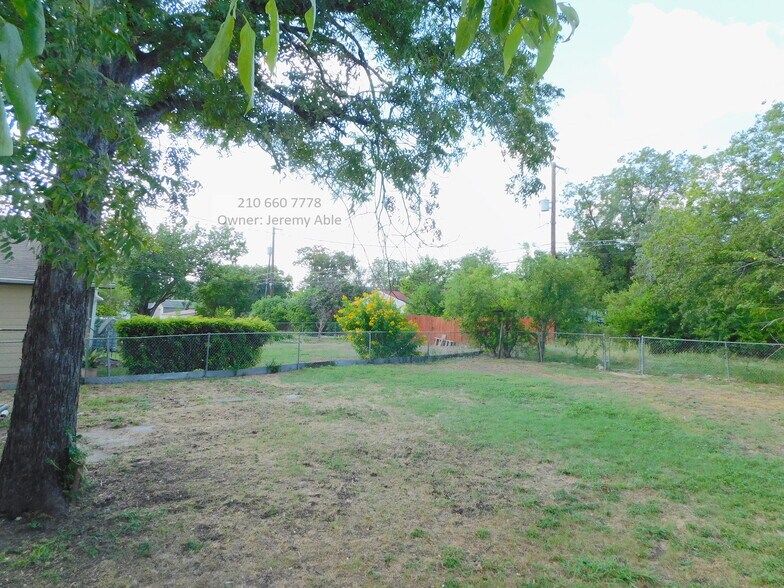 Building Photo - 1105 Clower