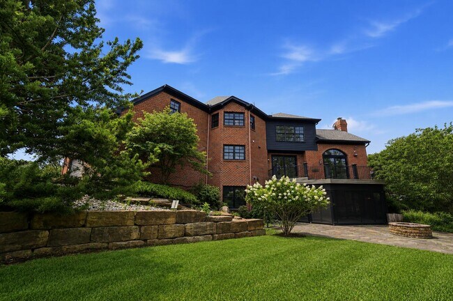 Building Photo - 678 Canterbury Dr