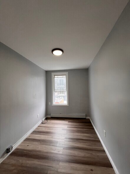 Building Photo - 182 Bartholdi Ave