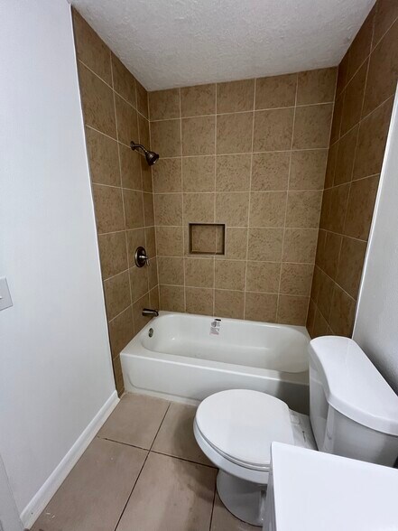 Building Photo - 2846 Bradley Ct
