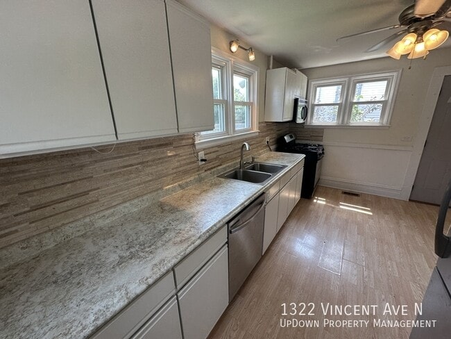 Building Photo - 1322 N Vincent Ave
