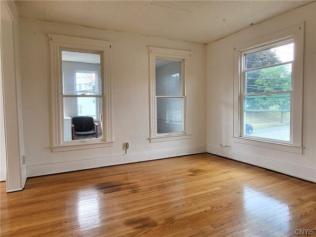 Building Photo - 616 Teall Ave