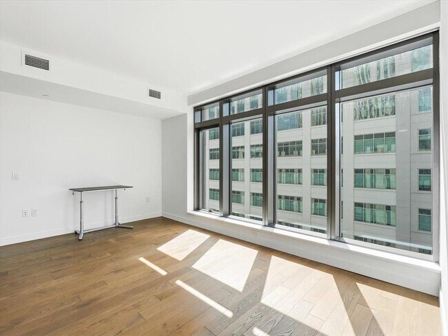 Building Photo - 99 Hudson St