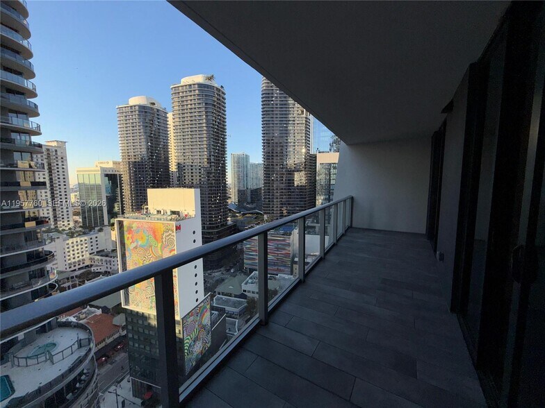 Building Photo - 1010 Brickell Ave