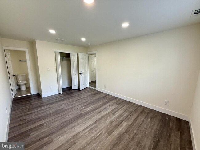 Building Photo - 8030 Ditman St