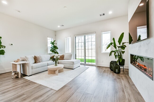 Building Photo - 4211 Nichols St