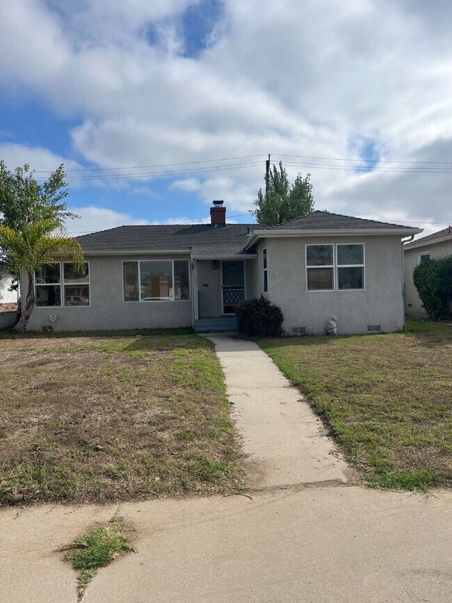Building Photo - "Charming 2-Bedroom Retreat on Douglas Ave...
