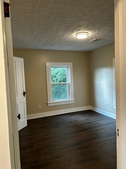 Building Photo - 417 Waverly Ave